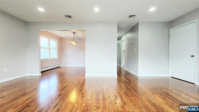 Building Photo - 223 Miller Ave