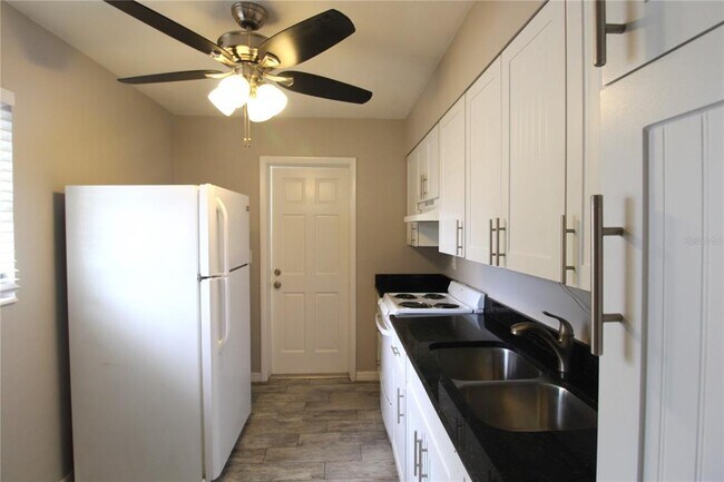 Foto del edificio - 6371 Gateway Ave