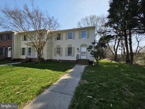 Building Photo - 830 Larch Way