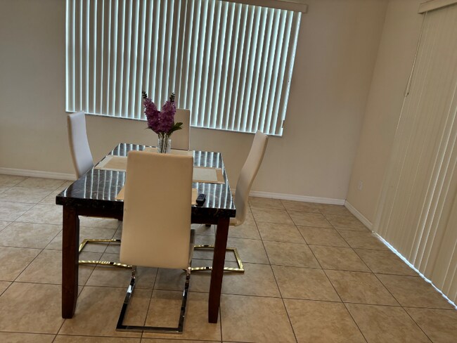 Foto del edificio - 448 Cinnamon Dr