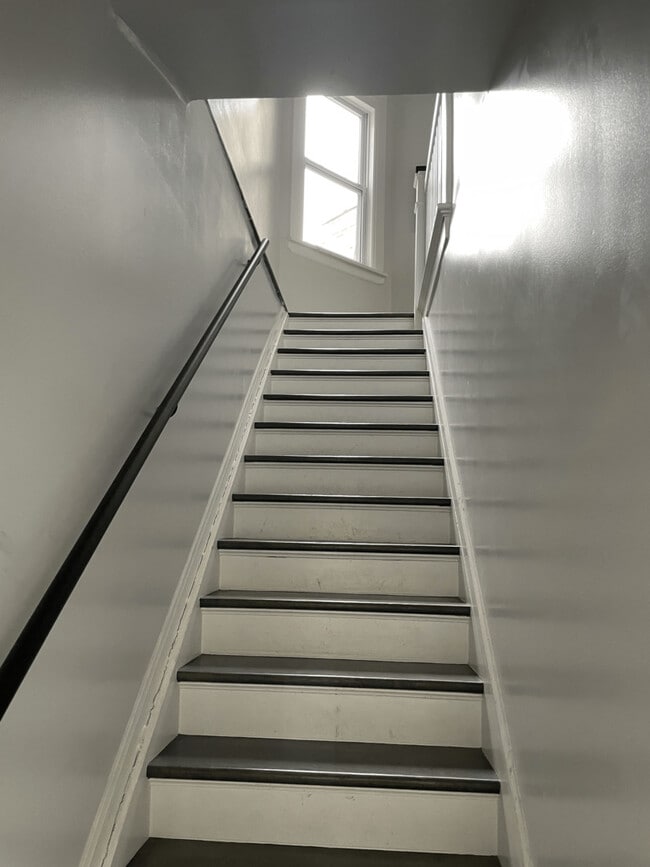 Building Photo - 2826 W Lyndale St