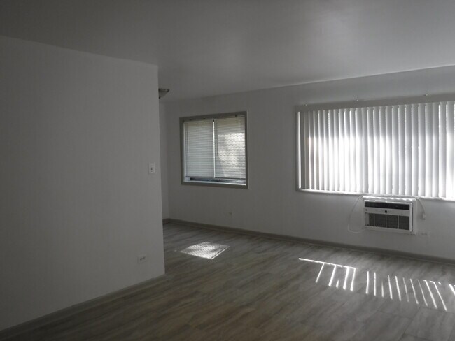 Sala de estar - 84th Place & Ingleside