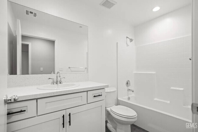 Foto del edificio - 632 Ledgestone St
