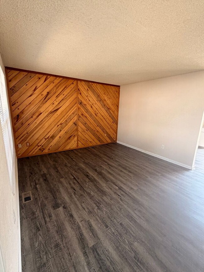 Foto del edificio - 15978 E 18th Pl