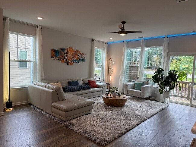 Foto del edificio - 1228 Commack Dr
