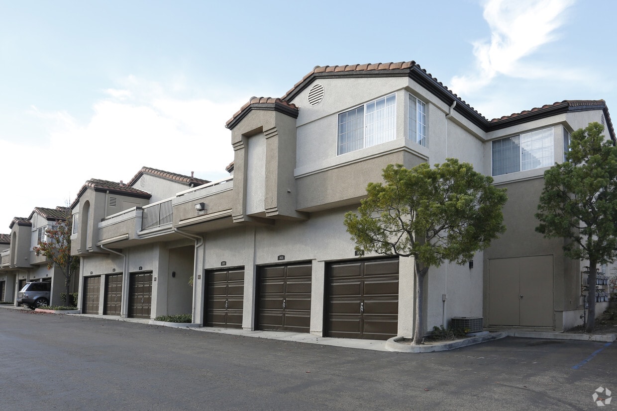 Arroyo Villa Apartments 1600 Rancho Conejo Blvd Thousand Oaks, CA