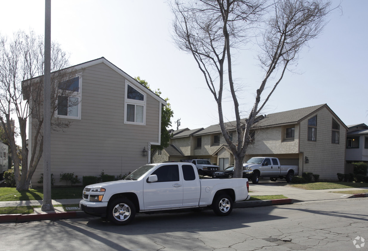 Primary Photo - 326-330 E Wilshire Ave