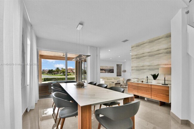 Foto del edificio - 7983 NW 111th Ct