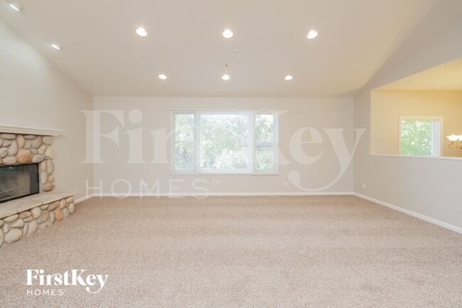 Building Photo - 5096 Maple Hill Dr