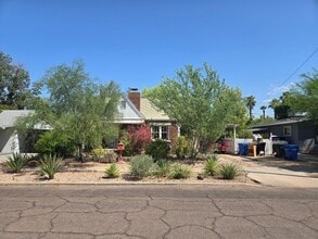 Building Photo - 1406 E Earll Dr