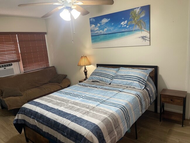 Building Photo - 1121 SW 22nd Ave