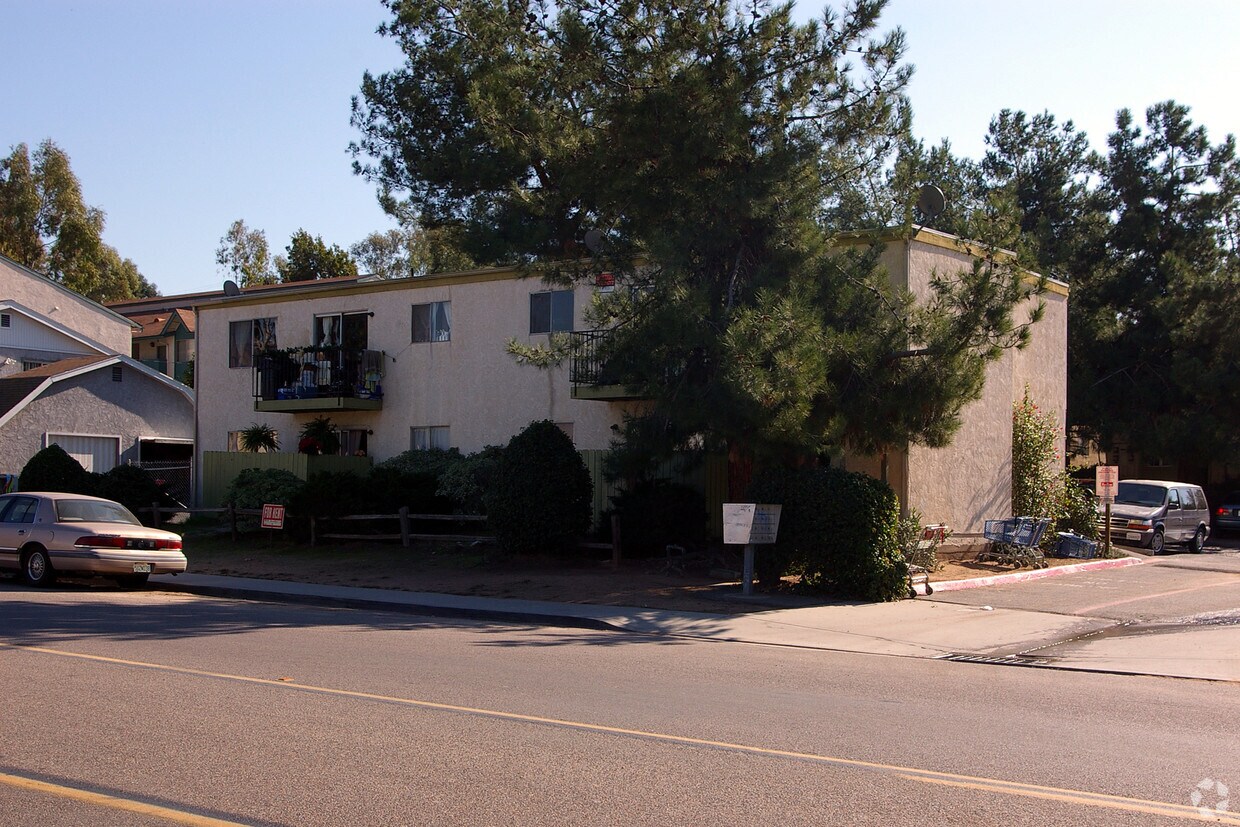 Building Photo - 442-448 Ammunition Rd