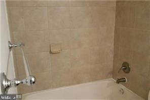 Building Photo - 6270 Rose Hill Ct