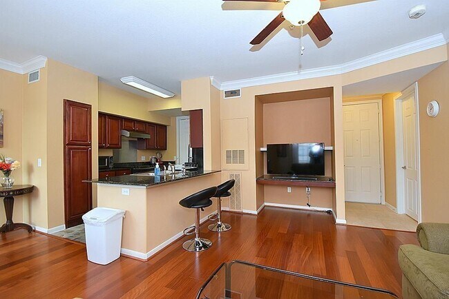 Building Photo - 7575 Kirby Dr