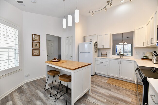 Building Photo - 8022 Arvada Pl