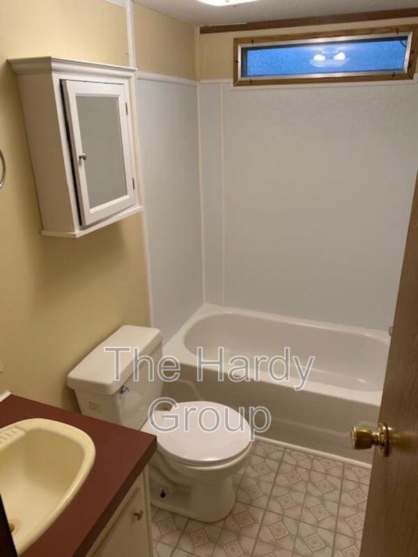 Building Photo - 210 Ash St