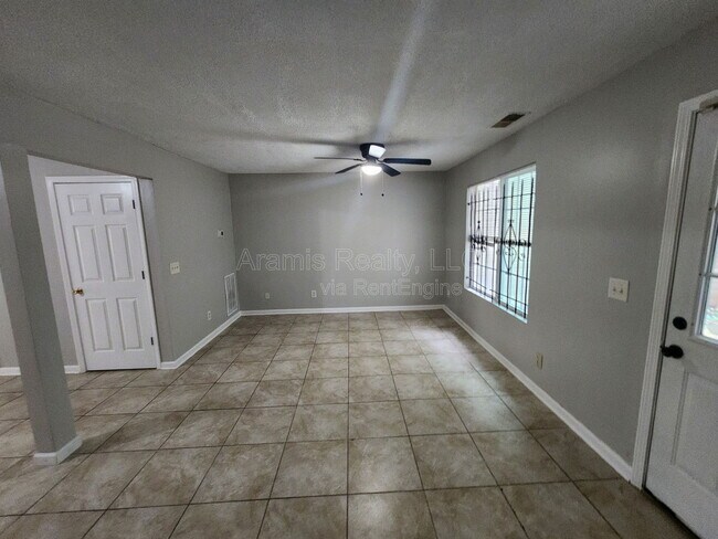 Foto del edificio - 3752 Waldrop Ln