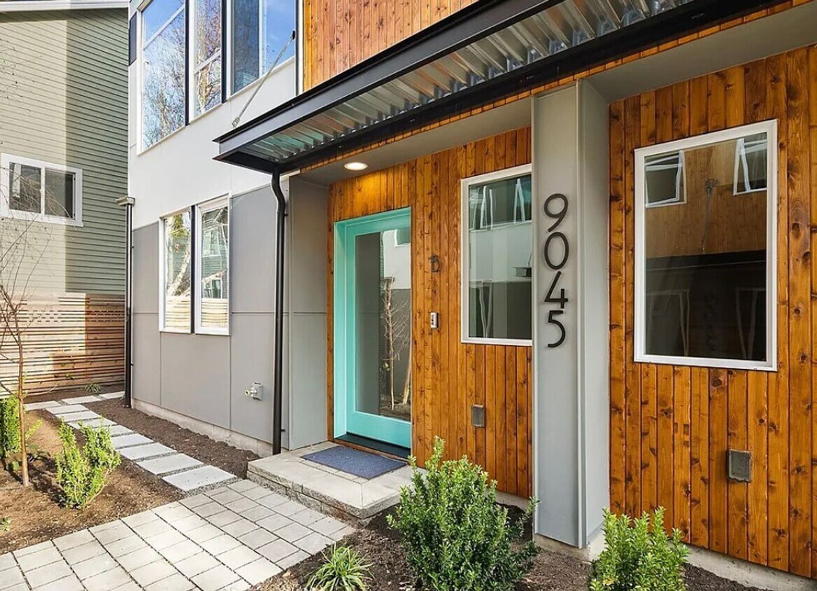 Primary Photo - Modern 3 bed Townhome with View of Puget S...