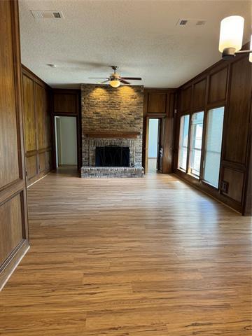 Building Photo - 2414 VALLEY