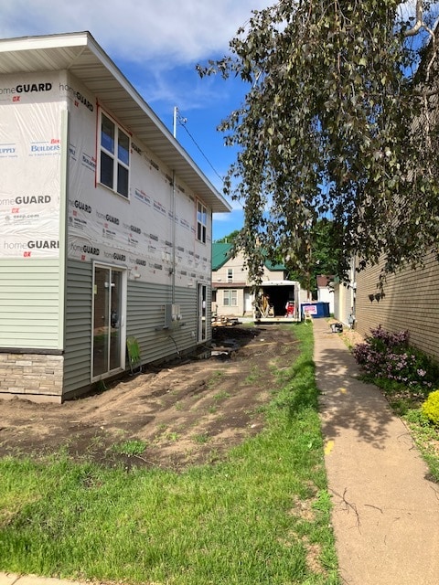 Side - 619 Wall St