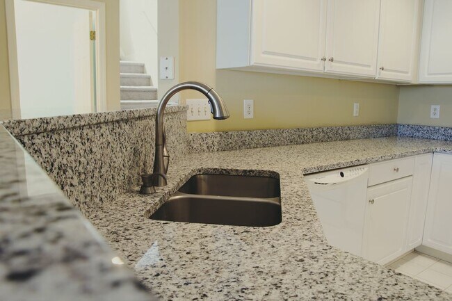 Foto del edificio - 3BR/2.5BA in Kure Beach Village - $2,400/m...