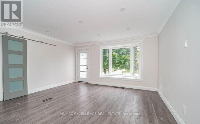 Photo du bâtiment - 49 Royce Ave