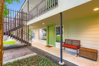 Building Photo - 2200 Dickson Dr