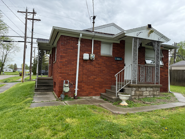Building Photo - 913 Fox St