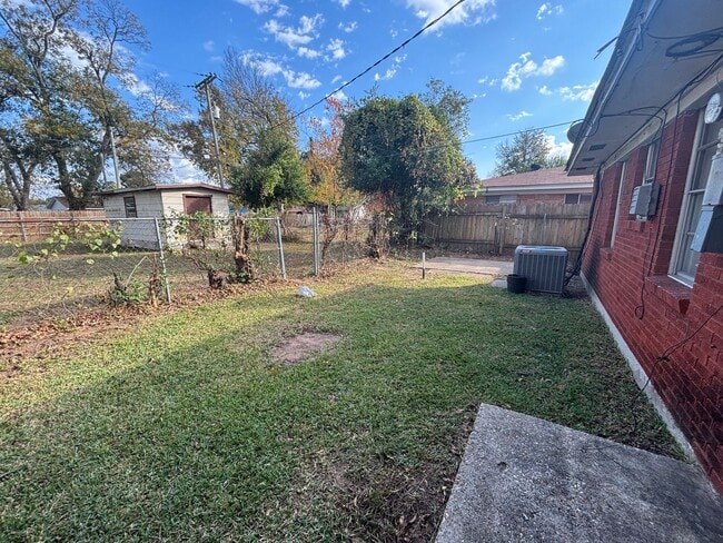 Building Photo - Shady Grove