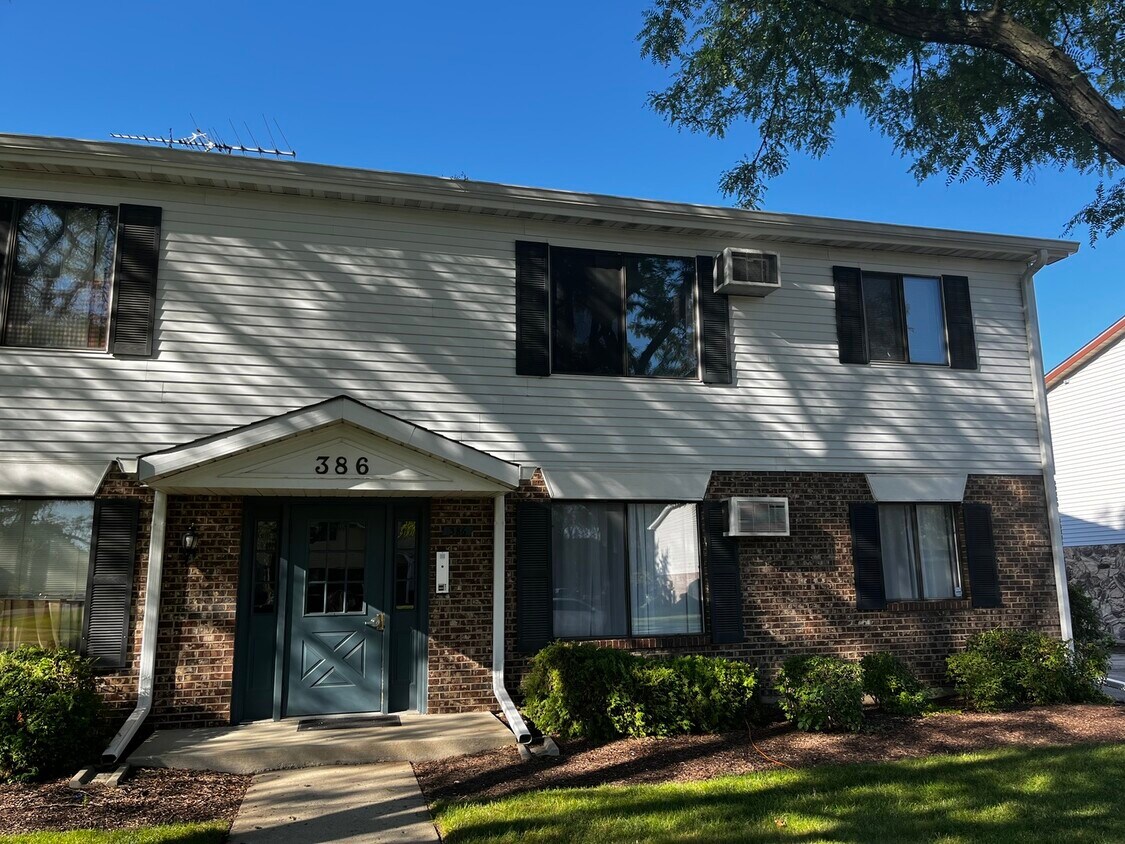 386 Echo Ln Unit 4, Aurora, IL 60504 Condo for Rent in Aurora, IL