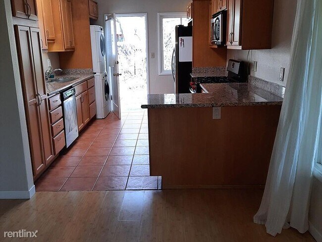 Building Photo - 2 br, 1 bath House - 1158 Burgoyne St