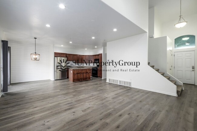 Foto del edificio - Gorgeous Updated Cedar Hills Townhome!