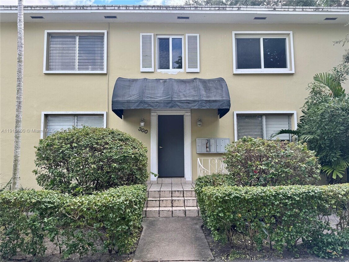 Primary Photo - 300 Mendoza Ave