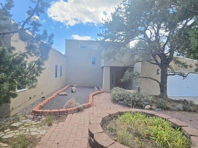 Building Photo - Breathtaking Los Alamos Home on Barranca M...