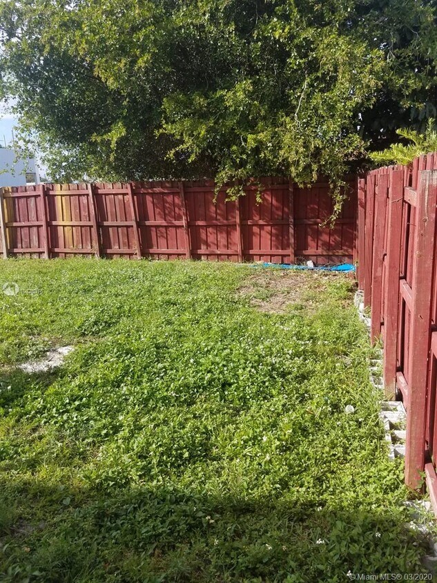 Foto principal - 5909 Lincoln St