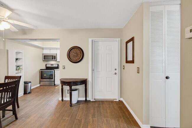 Building Photo - 2661 Barkley Dr W