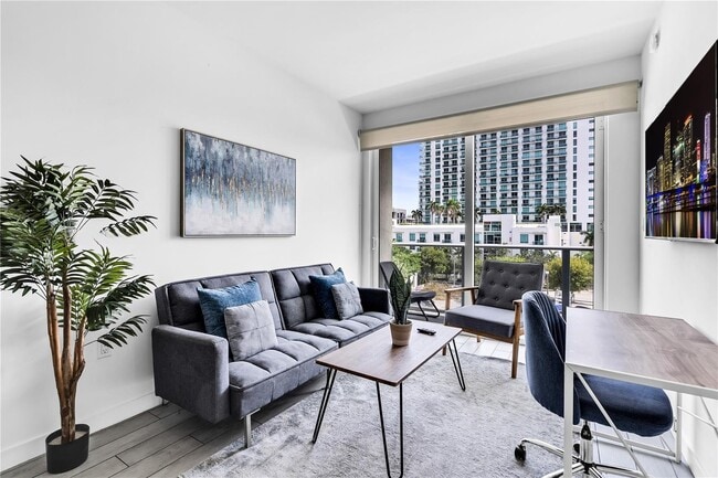 Foto del edificio - 321 NE 26th St