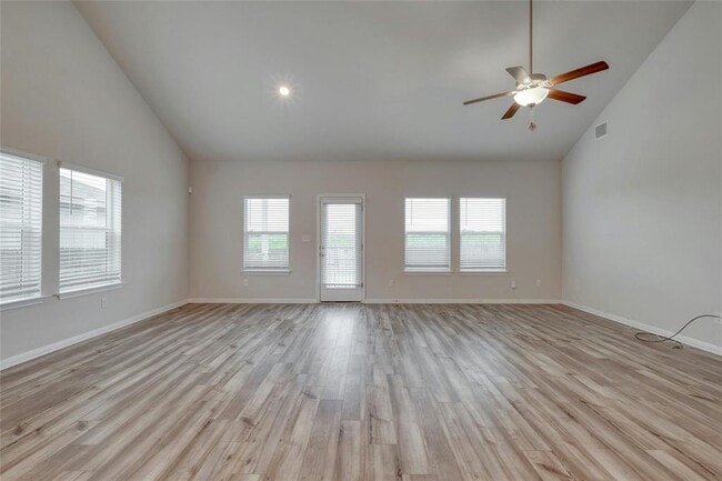 Building Photo - 13924 Heartland Dr