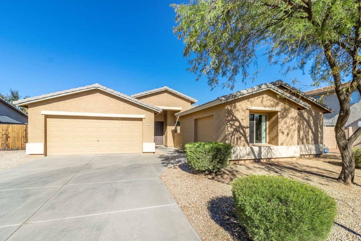 Foto principal - Charming home with great move in special! ...
