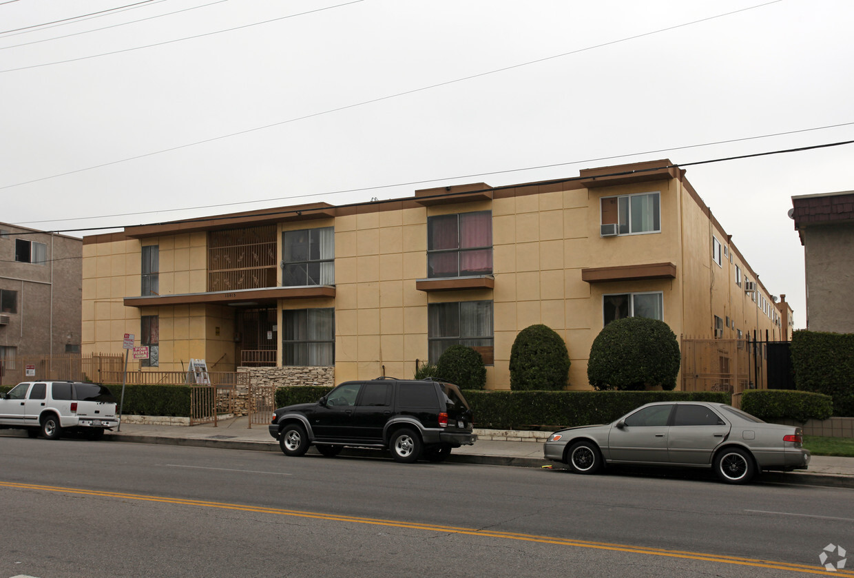 Building Photo - Saticoy Square