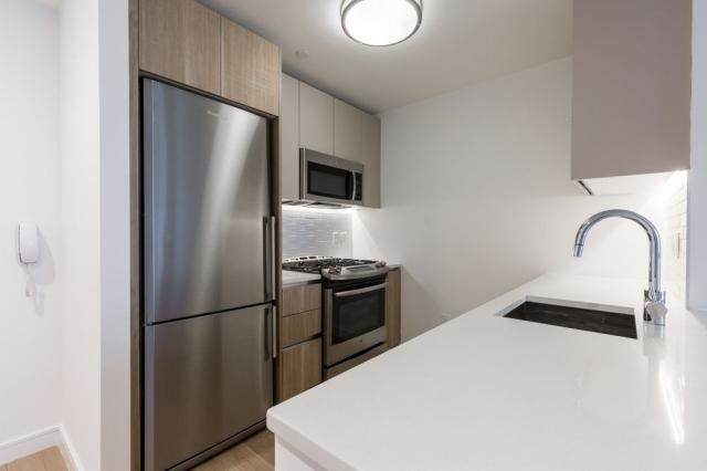 Building Photo - 1 bedroom in LONG ISLAND CITY NY 11101