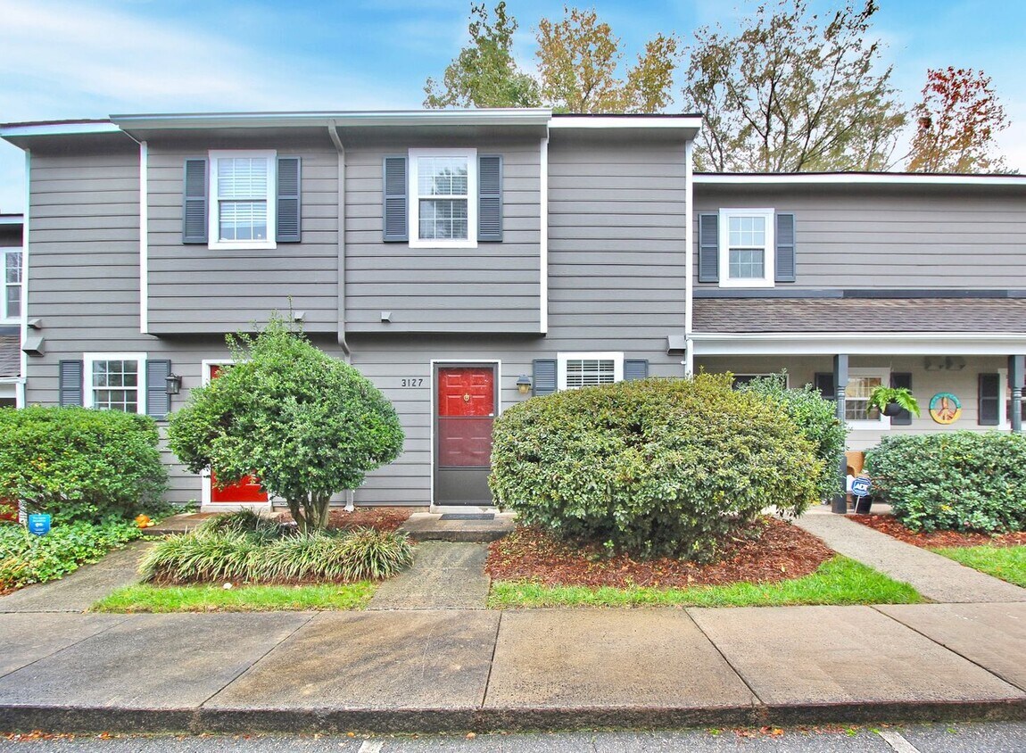 Primary Photo - Newly Renovated SouthPark Townhome for Imm...