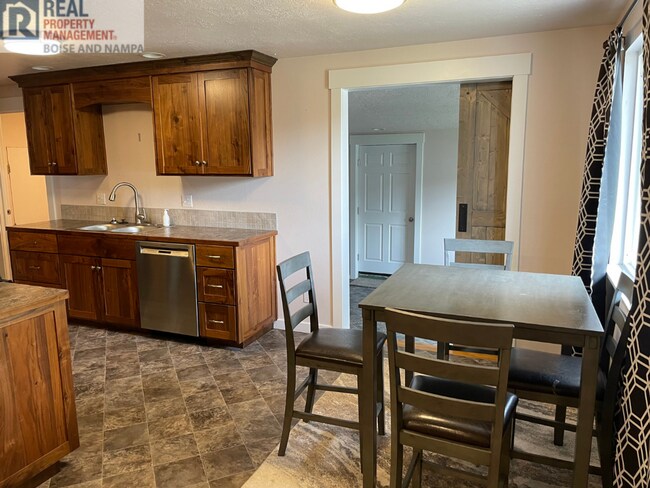 Foto del edificio - Remodeled 3 Bedroom home with no HOA!