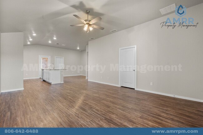 Foto del edificio - 3 Bedroom For Summer Pre-Lease!