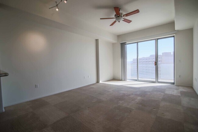 Foto del edificio - Pool-View High-Rise Living at One Las Vegas with Resort-Style Amenities!