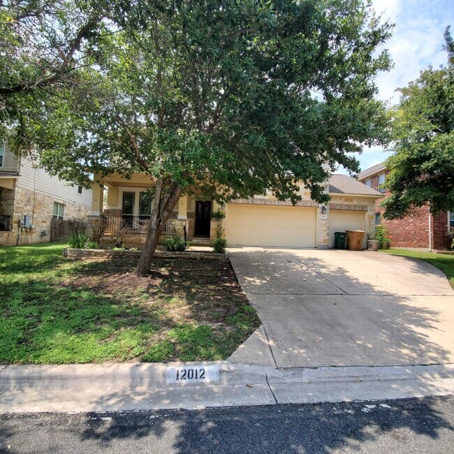 Building Photo - Elegant 4-Bedroom Family Haven with Premiu...