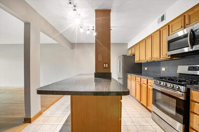 Foto del edificio - 5200 Carriage Way Dr