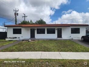 Building Photo - 3171 SW 11th St