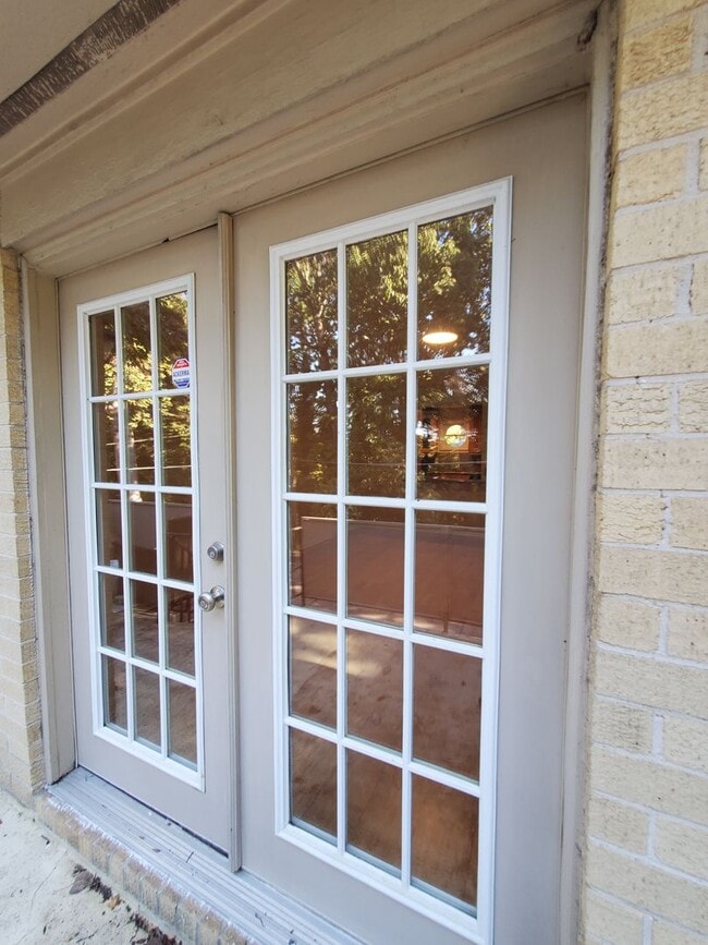 Foto del edificio - Charming 1-Bedroom Condo in Prime Sandy Sp...