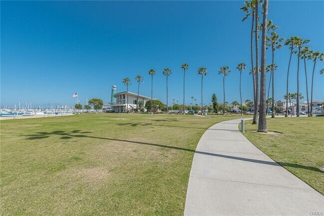 Foto del edificio - 1808 W Balboa Blvd